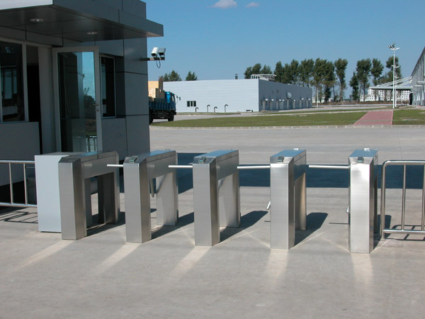 清水湖度假村通道閘案例 - 中出網-智能出入口與停車充電門戶