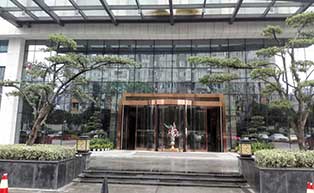 成都華夏銀行旋轉(zhuǎn)門工程案例 - 中出網(wǎng)-智能出入口與停車充電門戶