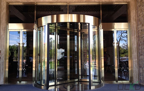 昆明華美達星耀精品酒店旋轉(zhuǎn)門工程案例 - 中出網(wǎng)-智能出入口與停車充電門戶