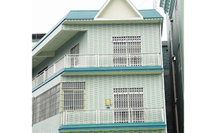 南海里水鎮(zhèn)一處私人別墅拉閘門工程案例 - 中出網(wǎng)-智能出入口與停車充電門戶