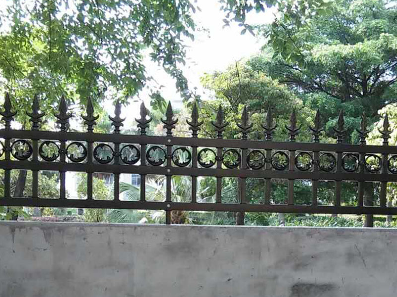 東莞辰熙小學(xué)柵欄案例 - 中出網(wǎng)-智能出入口與停車充電門戶