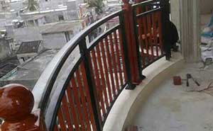 海南某別墅陽(yáng)臺(tái)護(hù)欄案例 - 中出網(wǎng)-智能出入口與停車充電門戶