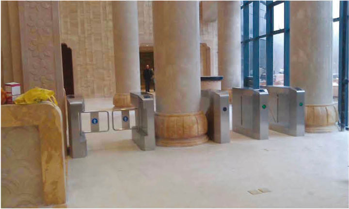 河南天瑞溫泉大酒店人行通道閘工程案例 - 中出網(wǎng)-智能出入口與停車充電門戶