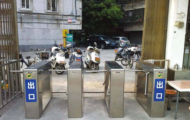 南海機(jī)關(guān)游泳場(chǎng)人行通道閘工程案例 - 中出網(wǎng)-智能出入口與停車充電門戶