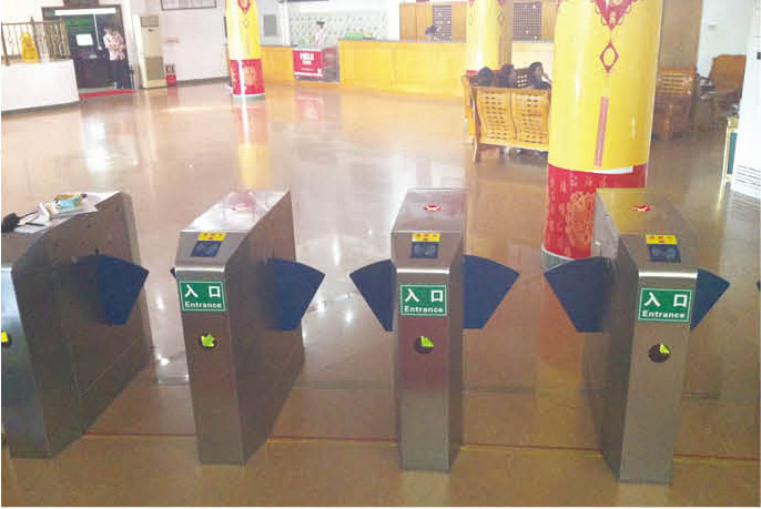 清遠盈盞酒店人行通道閘工程案例 - 中出網(wǎng)-智能出入口與停車充電門戶