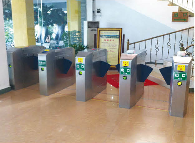 清遠(yuǎn)盈盞酒店人行通道閘工程案例 - 中出網(wǎng)-智能出入口與停車充電門戶
