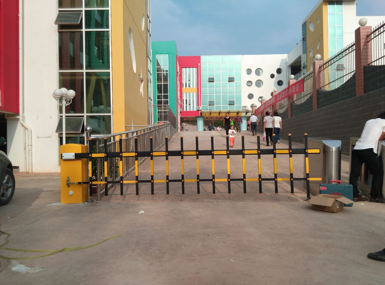信豐幼兒園道閘案例 - 中出網(wǎng)-智能出入口與停車充電門戶