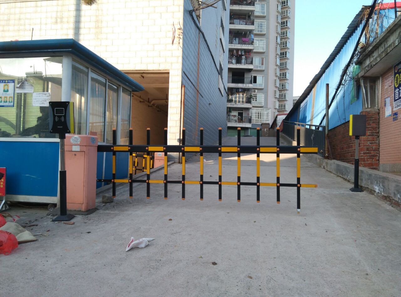 南康君嘉國際酒店直桿道閘案例 - 中出網(wǎng)-智能出入口與停車充電門戶