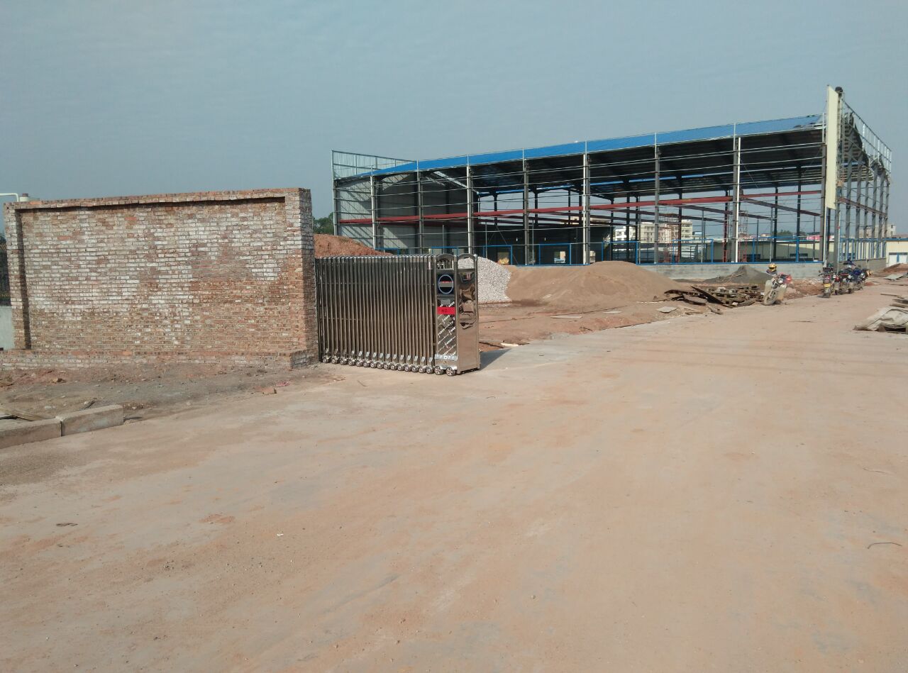 信豐東信化工不銹鋼伸縮門(mén)案例 - 中出網(wǎng)-智能出入口與停車(chē)充電門(mén)戶