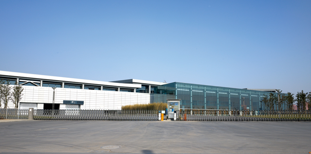 南京博覽中心電動伸縮門案例 - 中出網(wǎng)-智能出入口與停車充電門戶