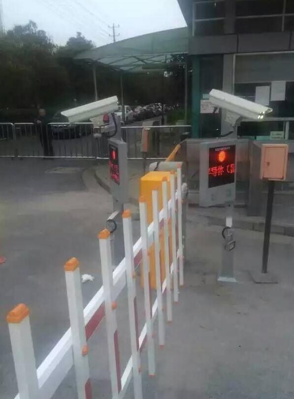 榮國(guó)花園選用石家莊出安智能道閘是明智之舉