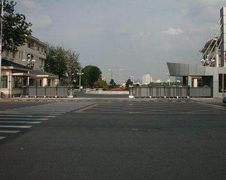 石家莊出安智能伸縮門給石家莊市第一中學項目不一樣的體驗