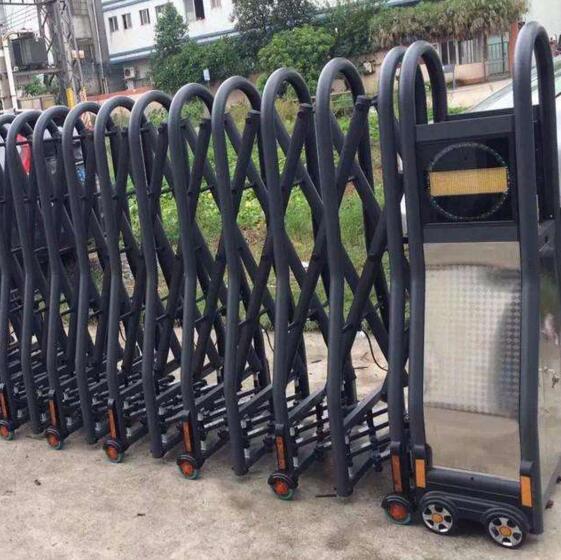 石家莊出安智能電動(dòng)伸縮門讓石家莊潤德學(xué)校顯得更有個(gè)性