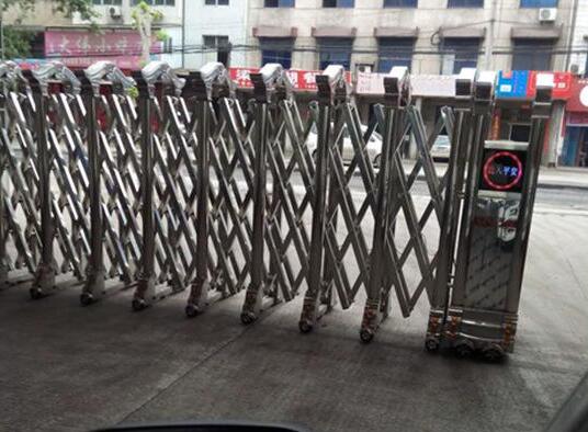 杭州現代技工學校選用杭州出安智能電動伸縮門