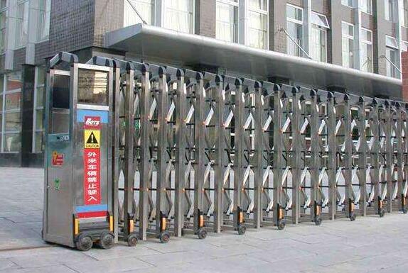 瑞城熙園大門口的伸縮門由杭州出安智能提供