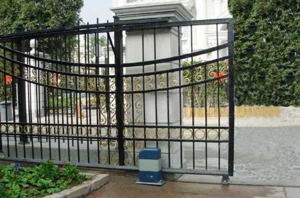 熱烈祝賀福州出安智能開(kāi)門(mén)機(jī)進(jìn)駐福州碧桂圓假日半島別墅