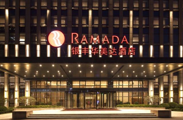 恭賀濟南出安智能升降柱進駐南銀豐華美達酒店 