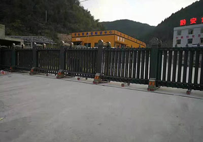 招財進寶工程案例 - 中出網-智能出入口與停車充電門戶