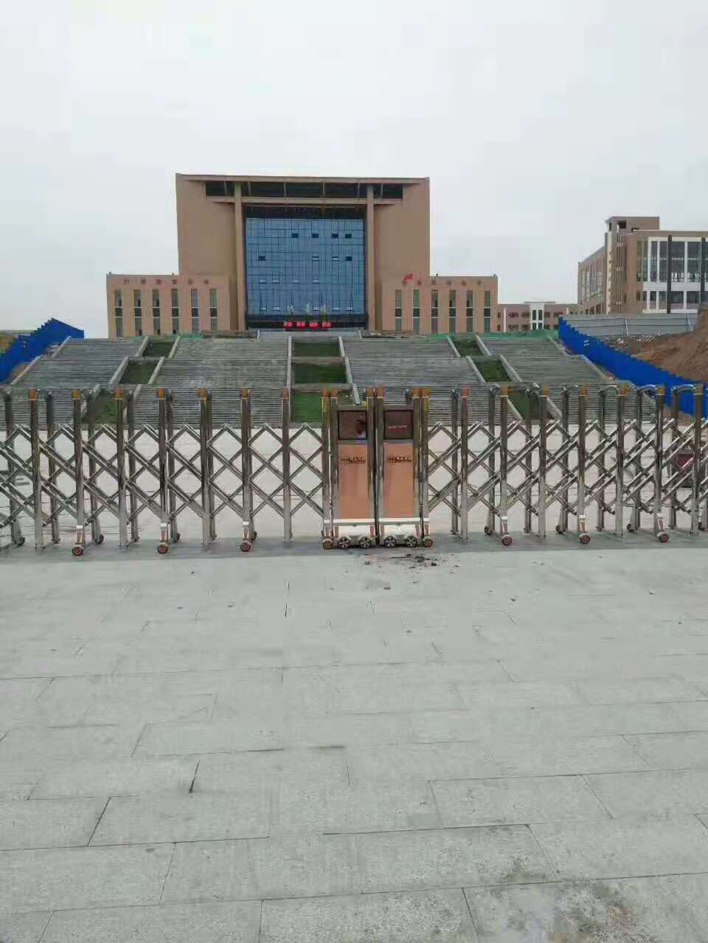 步步高系列案例 - 中出網(wǎng)-智能出入口與停車充電門戶