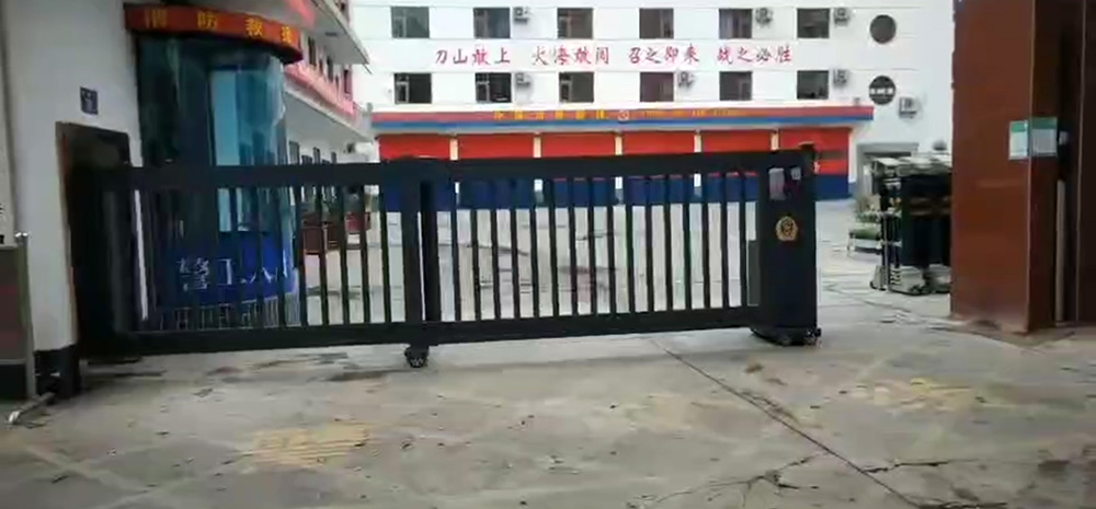 段滑門(mén)系列工程案例 - 中出網(wǎng)-智能出入口與停車(chē)充電門(mén)戶