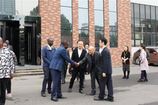 烏干達(dá)代表團(tuán)一行蒞臨參觀考察湘聯(lián)