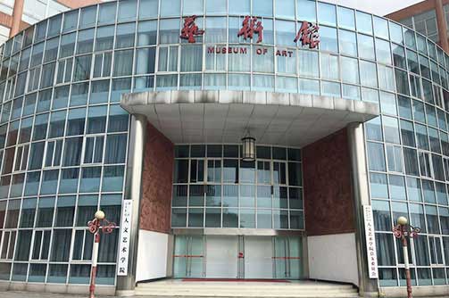 湖南信息學(xué)院鋁合金卷簾門案例 - 中出網(wǎng)-智能出入口與停車充電門戶