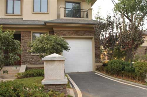 武漢保利地產(chǎn)車庫卷簾門案例 - 中出網(wǎng)-智能出入口與停車充電門戶