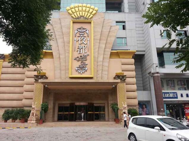 慶賀保定出安智能旋轉(zhuǎn)門進(jìn)駐保定夜都