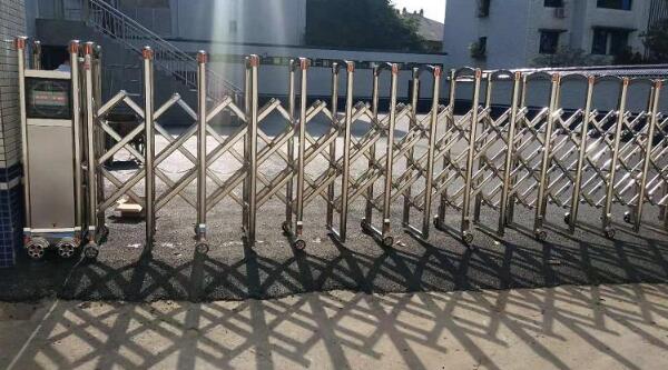 保定出安智能伸縮門成保定市東利機械制造股份有限公司大門口一顆璀璨明珠