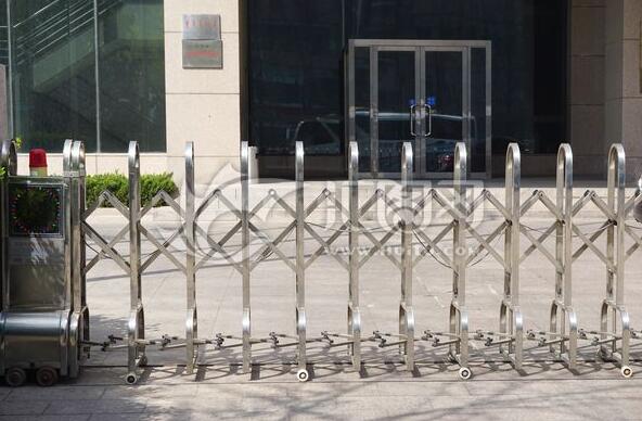 保定出安智能伸縮門點(diǎn)綴槐茂醬園