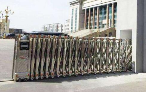 保定出安智能伸縮門(mén)成功落地保定外國(guó)語(yǔ)高級(jí)中學(xué)