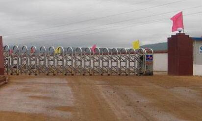 保定出安智能電動(dòng)伸縮門(mén)閃亮在保定建設(shè)工程監(jiān)理有限公司大門(mén)口