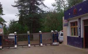 畢節(jié)市第一中學(xué)伸縮門案例