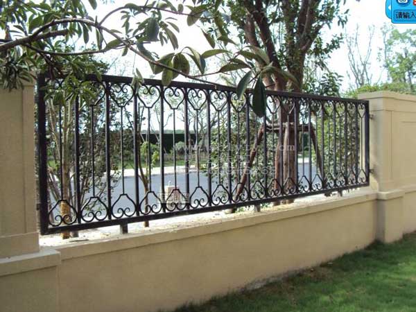 康都集團選用上海出安智能圍墻護欄