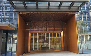 深圳龍華希爾頓逸林酒店自動門工程案例 - 中出網(wǎng)-智能出入口與停車充電門戶