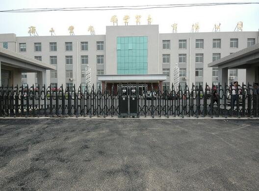 唐山出安智能伸縮門(mén)在唐山國(guó)豐貿(mào)易有限公司的應(yīng)用工程