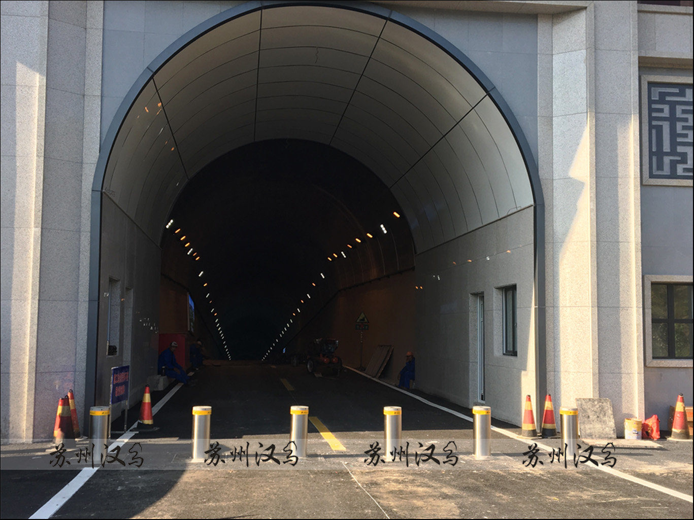 常州出安智能防沖撞型液壓升降柱進(jìn)駐常州溧陽(yáng)水電站