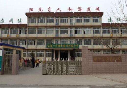 濰坊出安智能伸縮門閃耀濰坊市坊子區(qū)實驗學校大門口