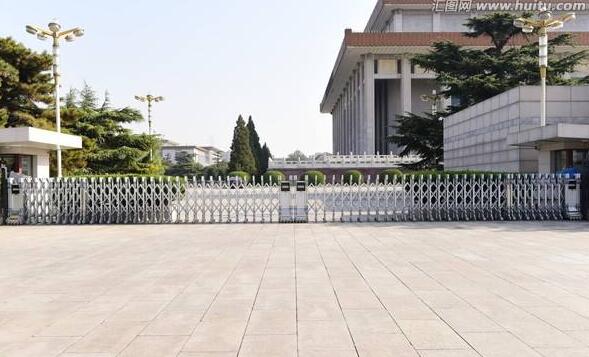 溫州出安智能為溫州市鐵路與軌道交通投資集團(tuán)有限公司添上電動伸縮門