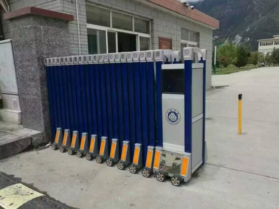 溫州出安智能伸縮門閃亮在溫州市越秀學校大門口