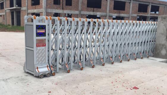 溫州出安智能電動伸縮門成功落地華僑城歡樂天地大門口