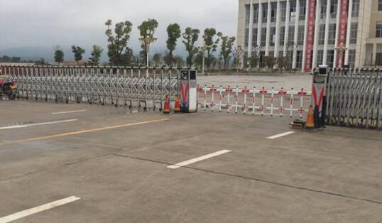 紹興出安智能伸縮門(mén)成功落地進(jìn)駐紹興護(hù)士學(xué)校大門(mén)口