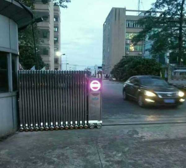 感謝揚州梅苑雙語學校選用揚州出安智能伸縮門