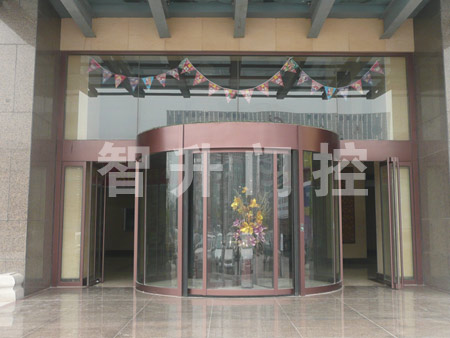 熱烈祝賀淄博出安智能旋轉(zhuǎn)門進駐淄博齊都國際售樓中心