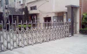 深圳達(dá)邦制衣廠電動(dòng)伸縮門案例