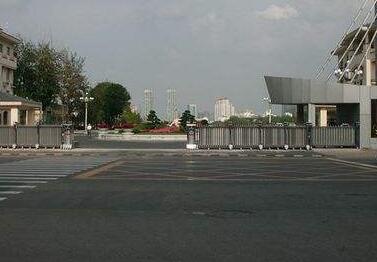 讓臺(tái)州出安智能電動(dòng)伸縮門成為臺(tái)州市交通技術(shù)學(xué)校的理想門衛(wèi)