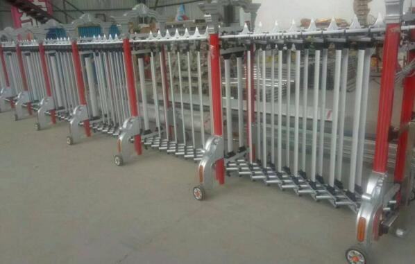 臺(tái)州市德長(zhǎng)環(huán)保有限公司大門口的伸縮門由臺(tái)州出安智能提供