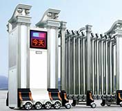 廈門興才學院與廈門出安伸縮門達成合作