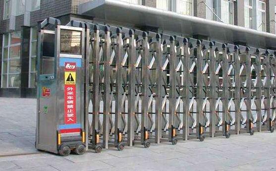 嘉興出安智能電動伸縮門閃亮在嘉興海虹機(jī)電科技股份有限公司大門口