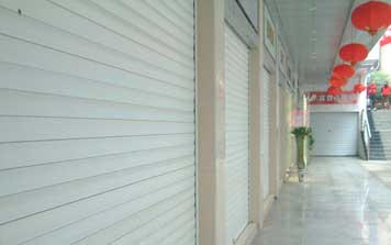 東營出安智能為東營東亞?清風(fēng)小鎮(zhèn)項目添上卷簾門  